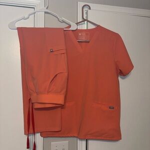 Figs “Sunset Drift” Scrub Set